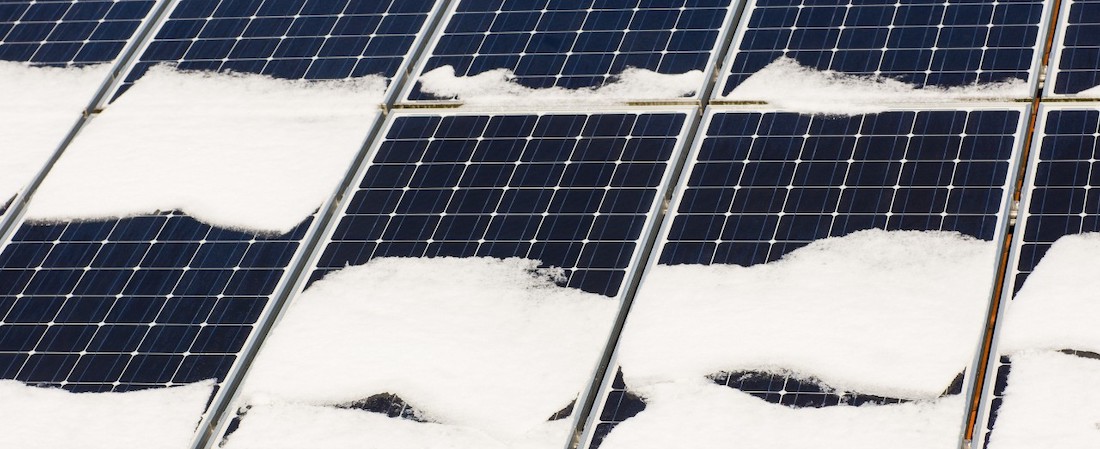 Zonnepanelen sneeuw