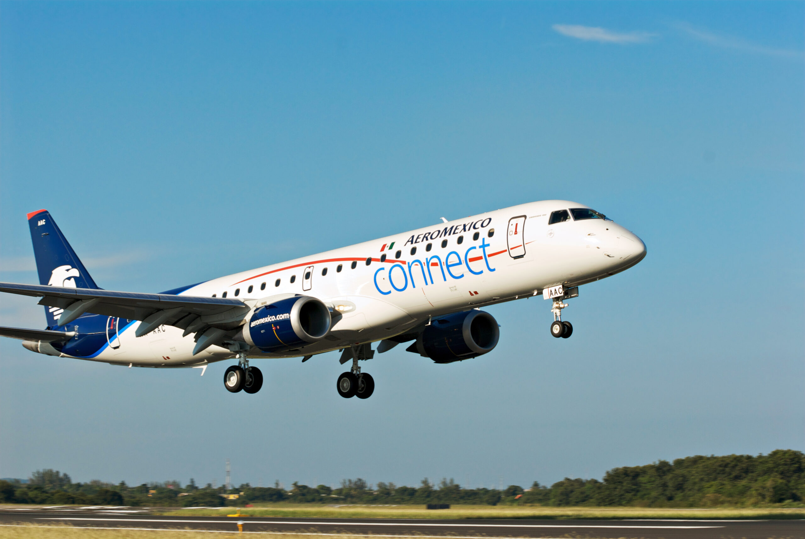 Embraer-190-285-scaled.jpg