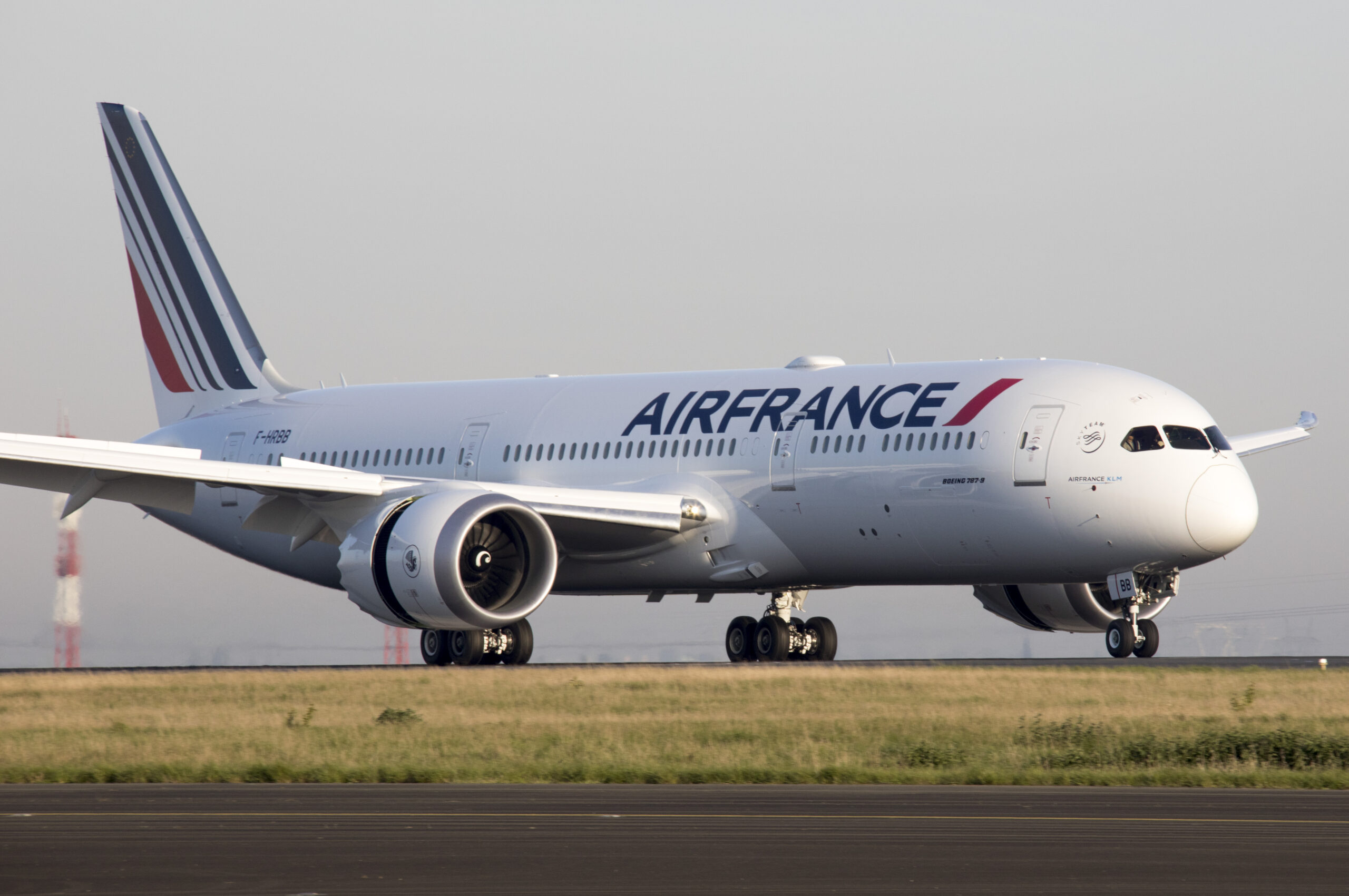 Boeing-787-in-CDG-scaled.jpg