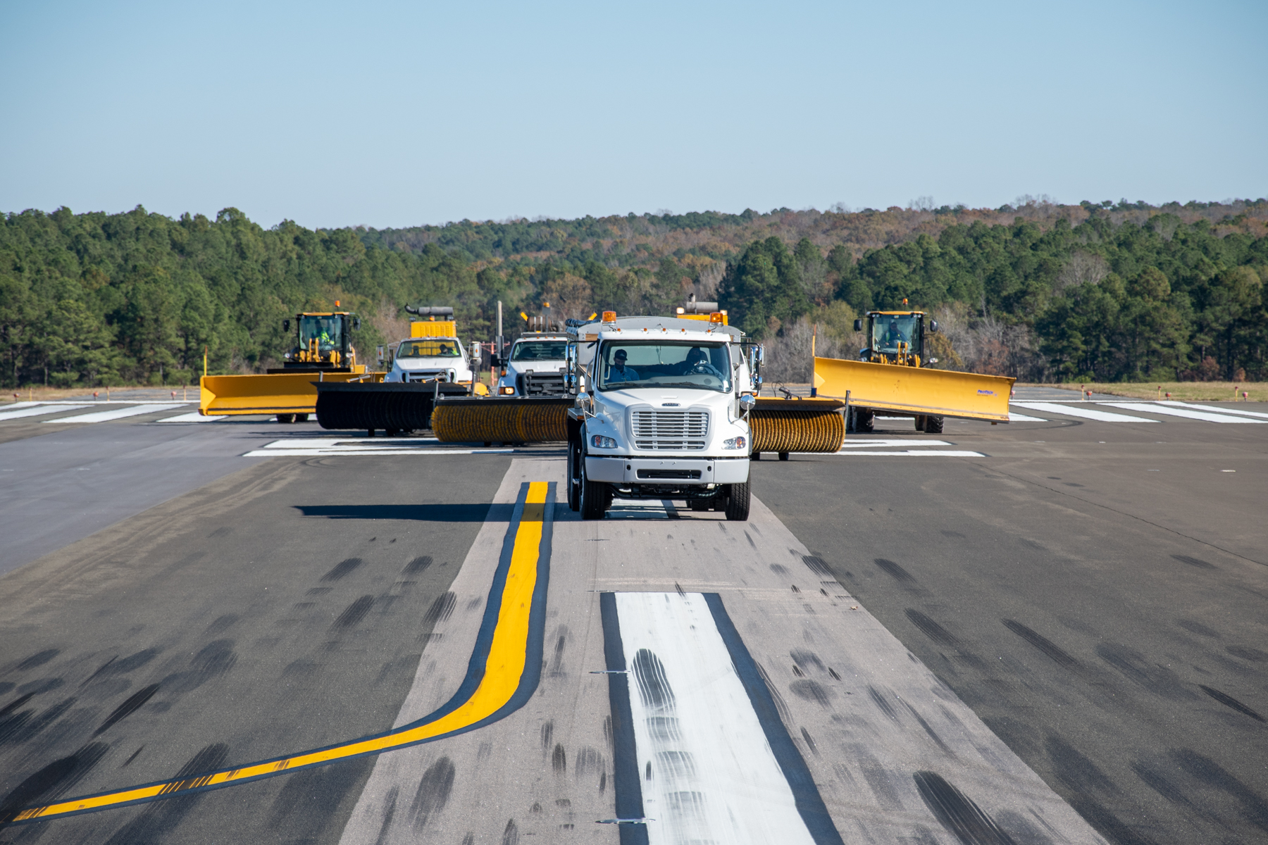 20201118-Snow-Equipment-and-Runway-20.jpg