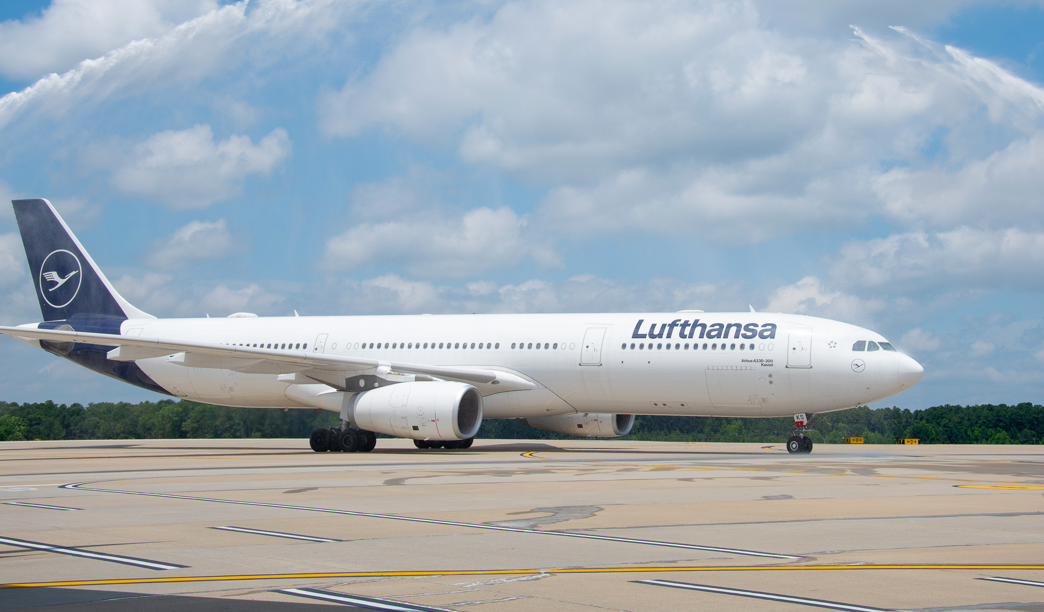 Lufthansa-Water-Cannon-Salute-1.jpg