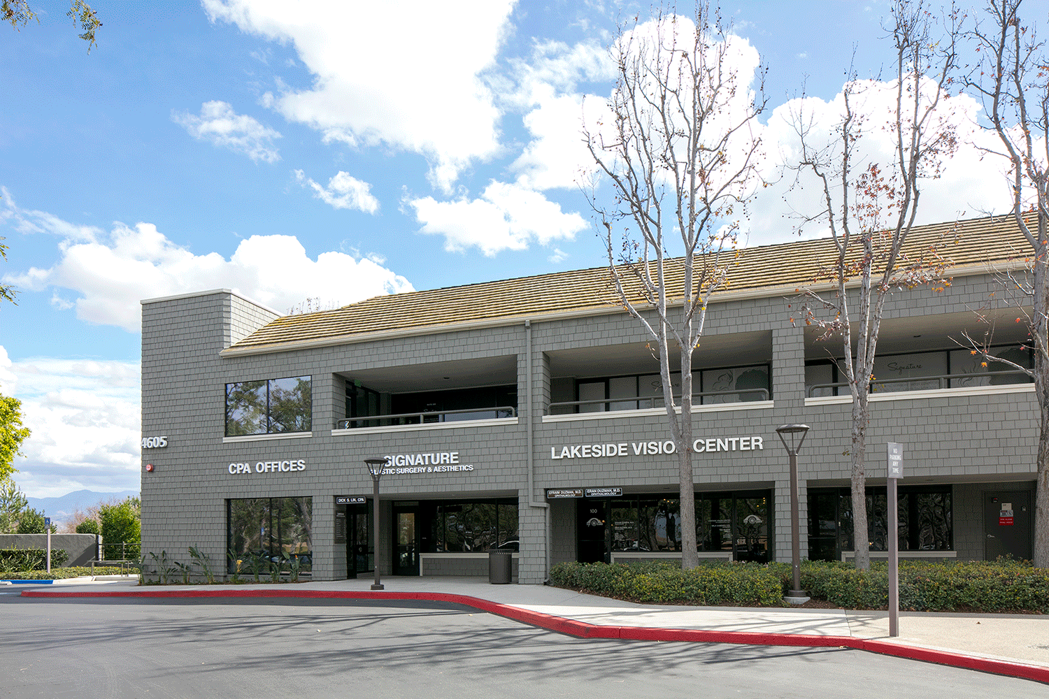  Daytime exterior view of Lakeside Plaza