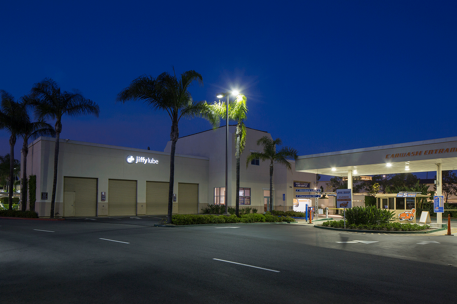 Night view of Jiffy Lube and Fast 5 Xpress Car Wash at Harvard Place Auto Plaza