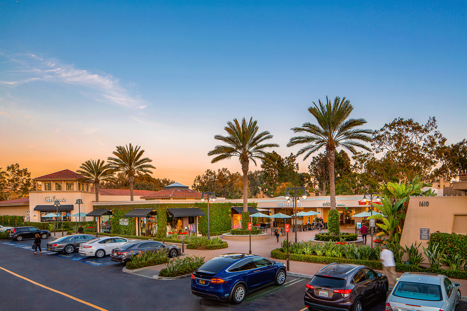  Exterior view of Harbor View Shopping Center