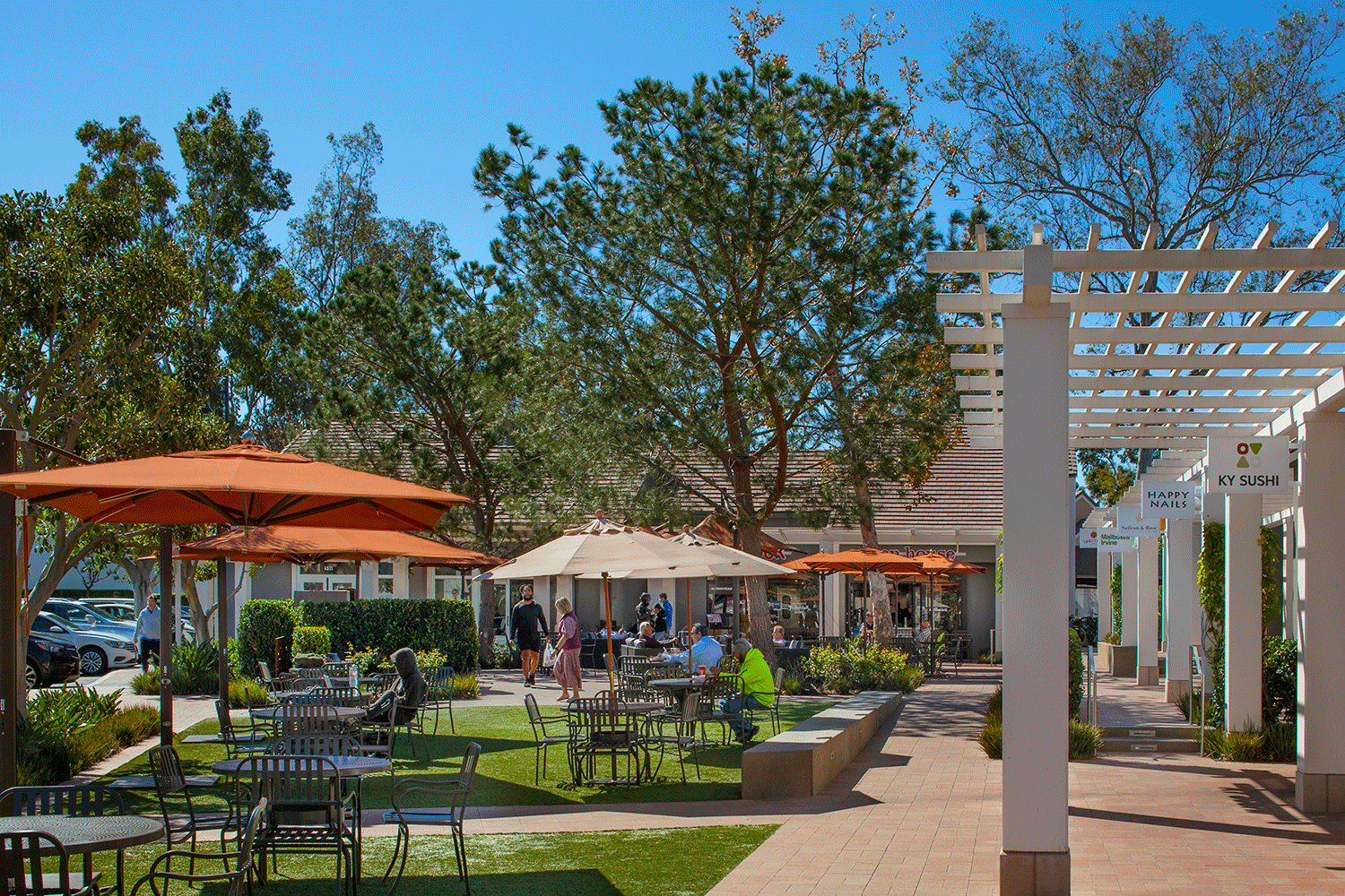  View of the courtyard at Campus Plaza
