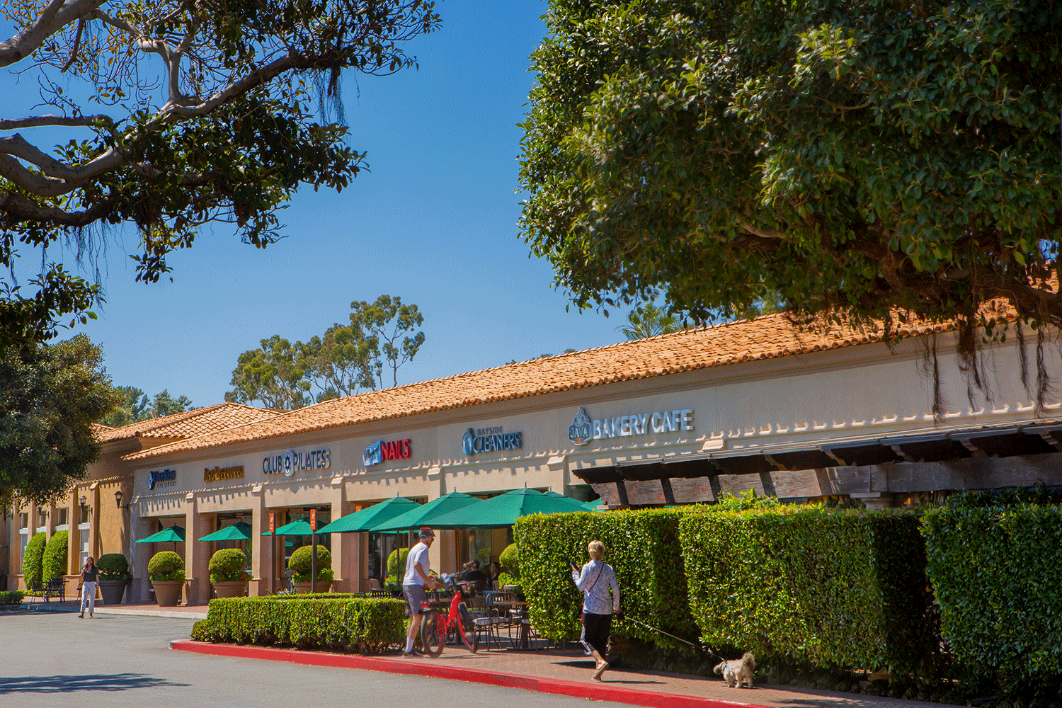  Daytime exterior view of Bayside Shopping Center
