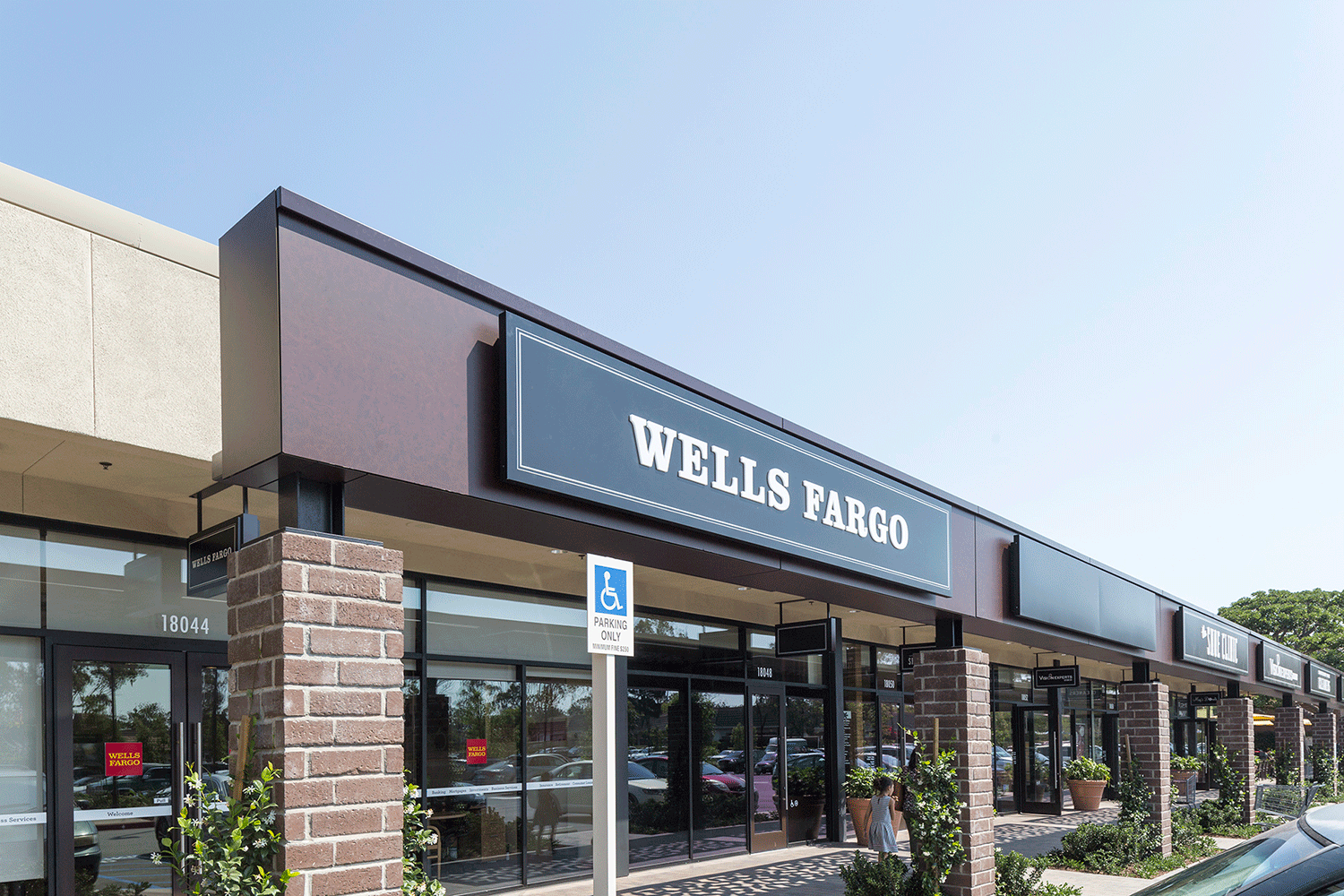  Daytime exterior view of Wells Fargo at University Park Center