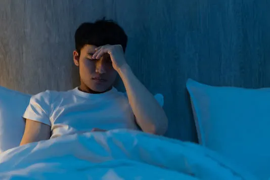 年齢で変わる睡眠時間、長く眠ればよいは誤解