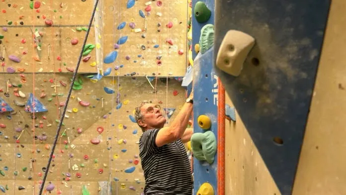 オランダで初開催「パーキンソン病登山教室」が好評