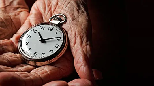 「生物学的年齢」とは何?5つの老化時計を詳しく分析