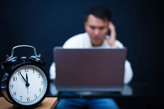 6時間睡眠でも続けば徹夜並みに