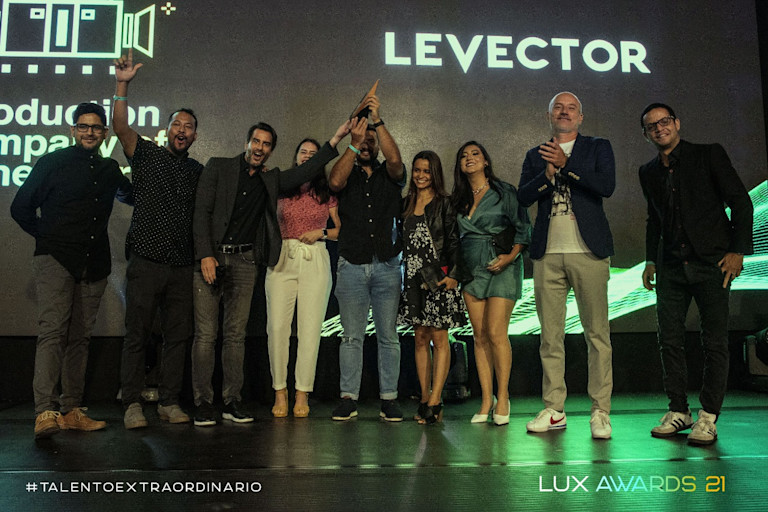 LUX AWARDS 2021 PRODUCTORA DEL ANO