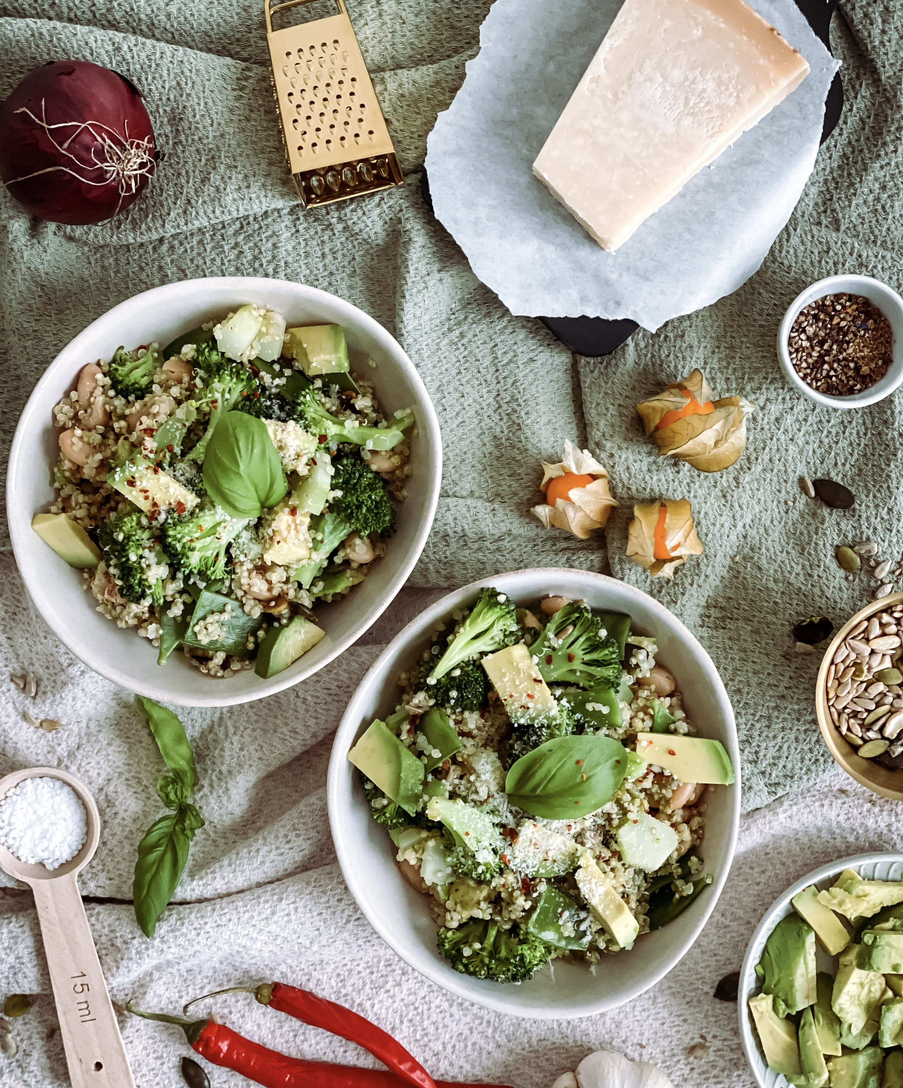 Pesto Quinoa Salat Bild