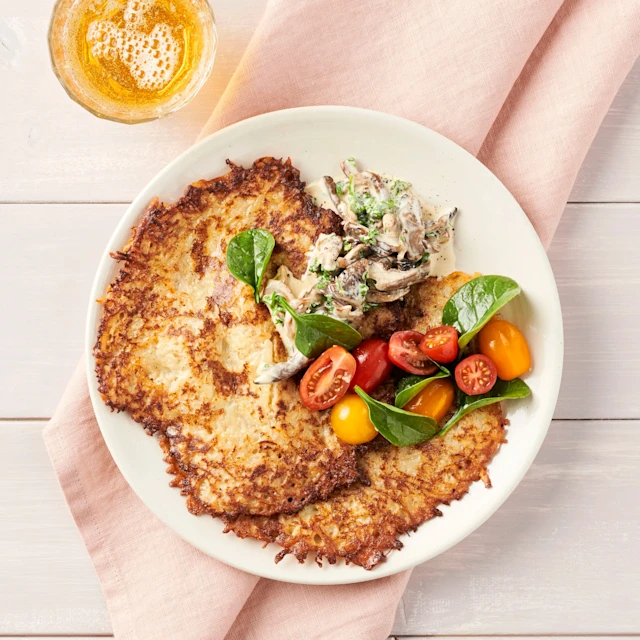 Raggmunk på jordärtskocka med gräddig svampragu