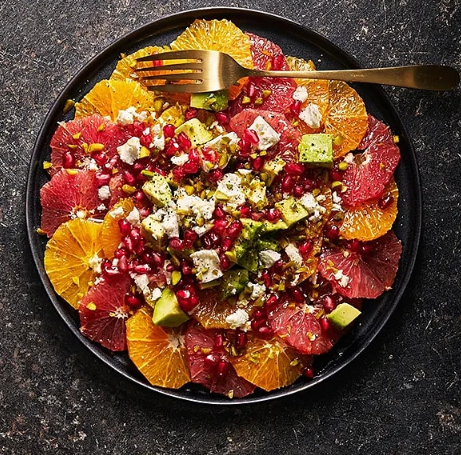 Apelsinsallad med fetaost, avokado och granatäpple