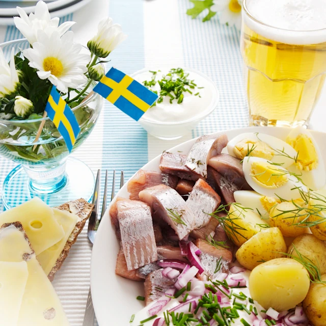 Sillkrans med smörstekt kavring och färskpotatis