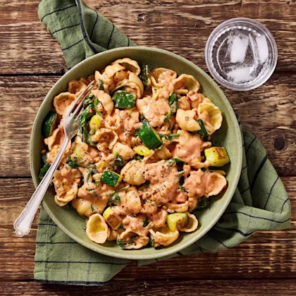 Spenatpasta med linser och zucchini