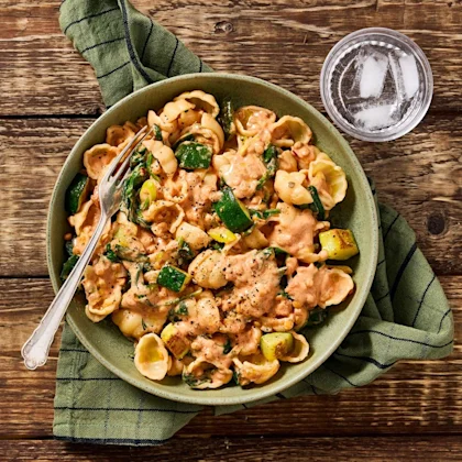 Spenatpasta med linser och zucchini