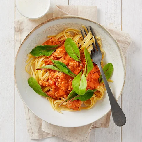 Het kycklingfärssås med linguine