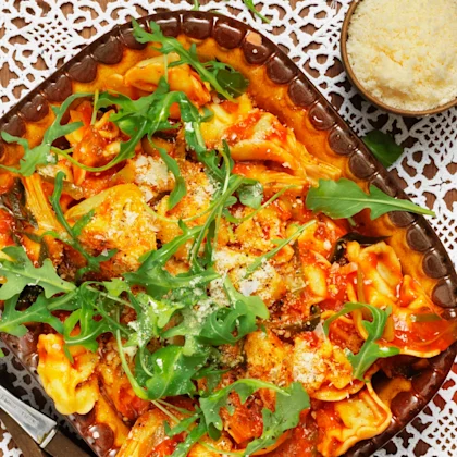 Tortellini med kronärtskocka och tomat