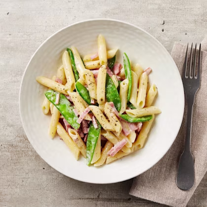 Skinkpasta med sockerärtor