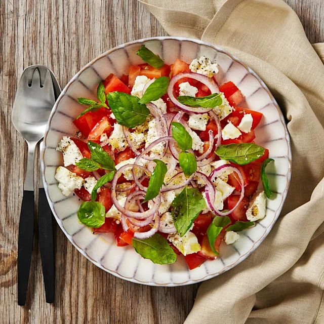 Tomat- och fetaostsallad