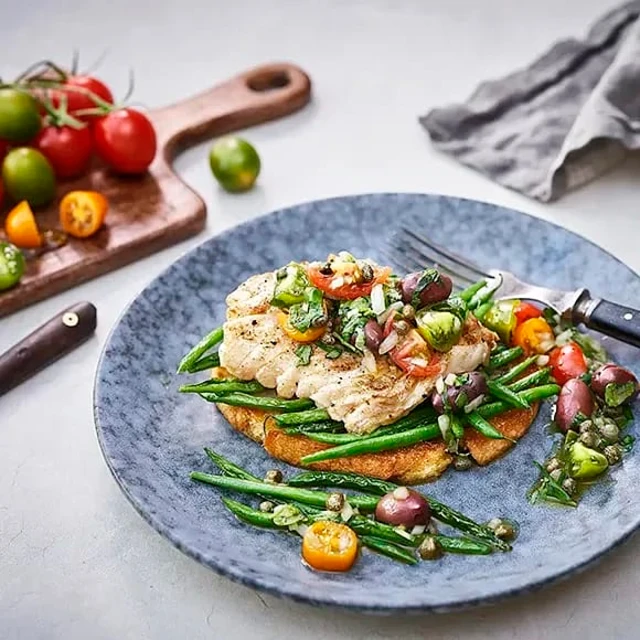 Stekt torskrygg med medelhavssalsa