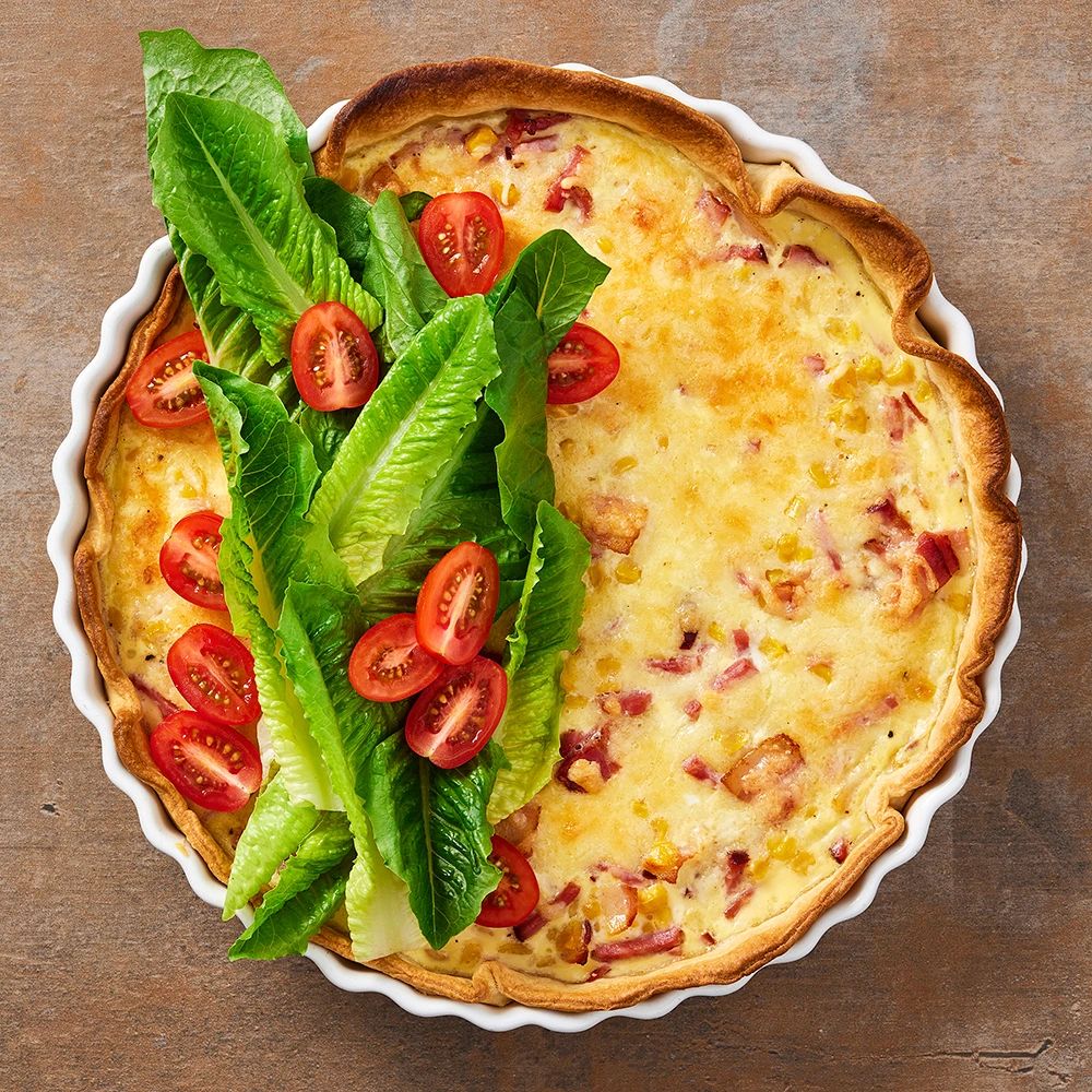 Bacon- och ostpaj med sallad