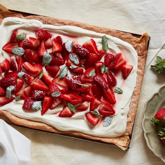 Enkel jordgubbstårta