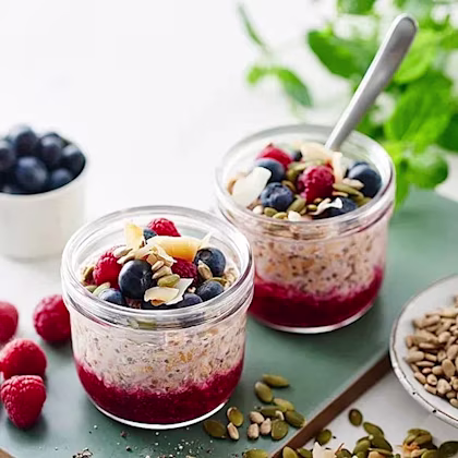 Overnight oats med chiafrön, kokos och hallon