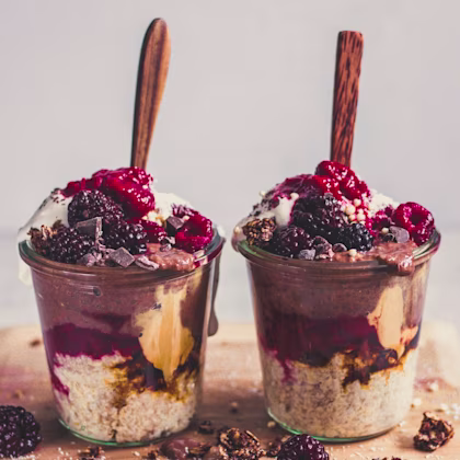Overnight oats med jordnötssmör och chokladchiapudding