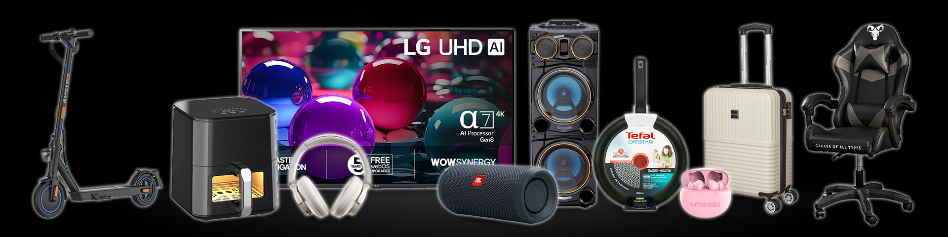 Elektronik och hemmaprodukter, bland annat elsparkcykel, airfryer, hörlurar, högtalare, TV, stekpanna, resväska, gamingstol och trådlösa hörlurar, uppställda på rad.
