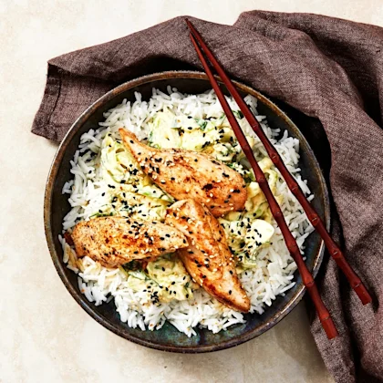 Stekt kyckling med krämig kålsallad