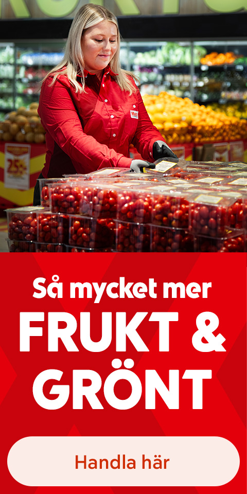 Person i röd skjorta packar tomater i en frukt- och gröntavdelning med texten "Så mycket mer FRUKT & GRÖNT" och "Handla här". Klicka för att handla.
