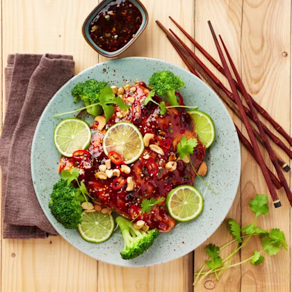 Lax Asian style med broccoli, lime och cashewnötter