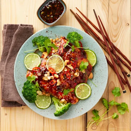 Lax Asian style med broccoli, lime och cashewnötter