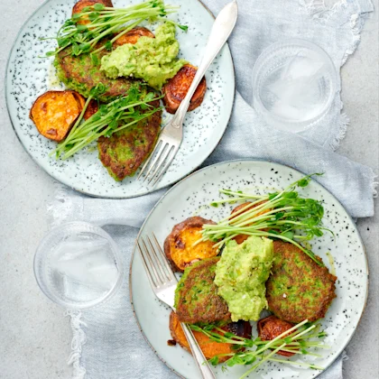 Grönärtsbiffar med rostad sötpotatis