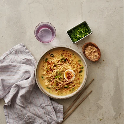 Krämig ramen med ägg