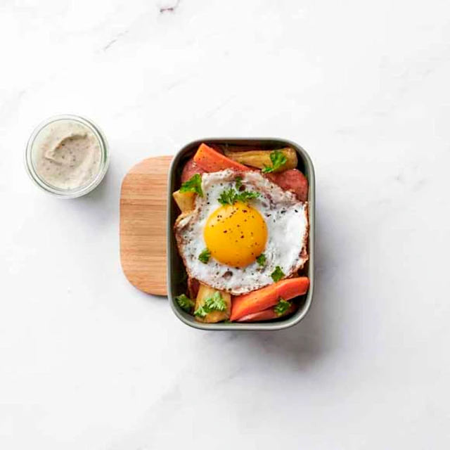 Rotfruktspytt med senapskräm och stekt ägg