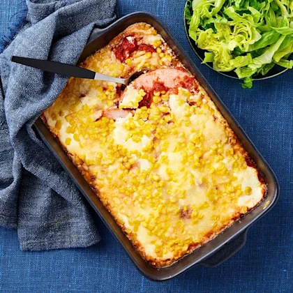 Kasslergratäng med majs och tomatsås