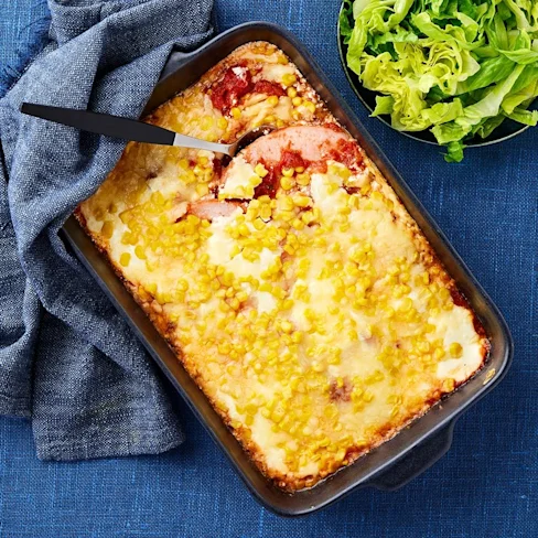 Kasslergratäng med majs och tomatsås