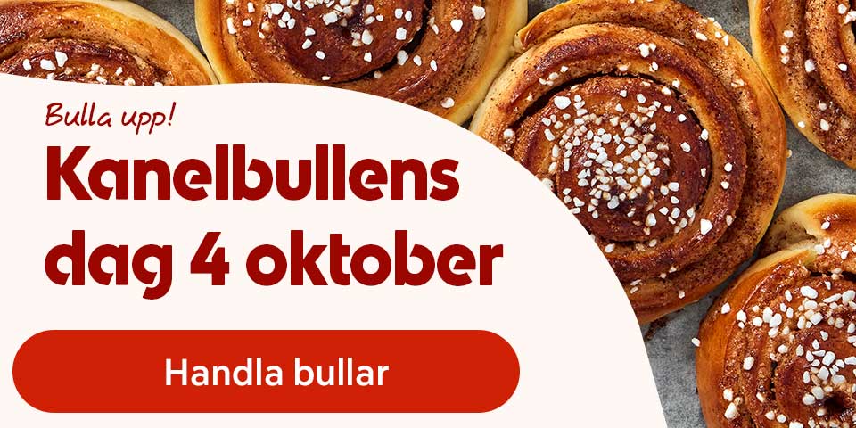 Kanelbullar med pärlsocker och texten “Bulla upp! Kanelbullens dag 4 oktober”. Klicka för att handla.