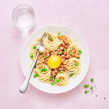 Gräddig pasta med pancetta och ärtor
