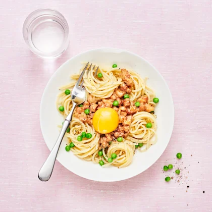 Gräddig pasta med pancetta och ärtor