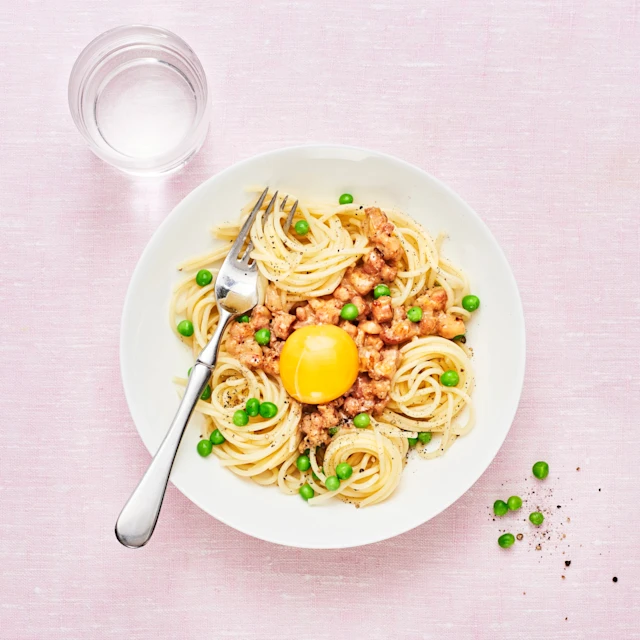 Gräddig pasta med pancetta och ärtor
