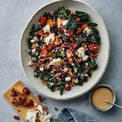 Sallad med rostad pumpa, getost och tahinidressing
