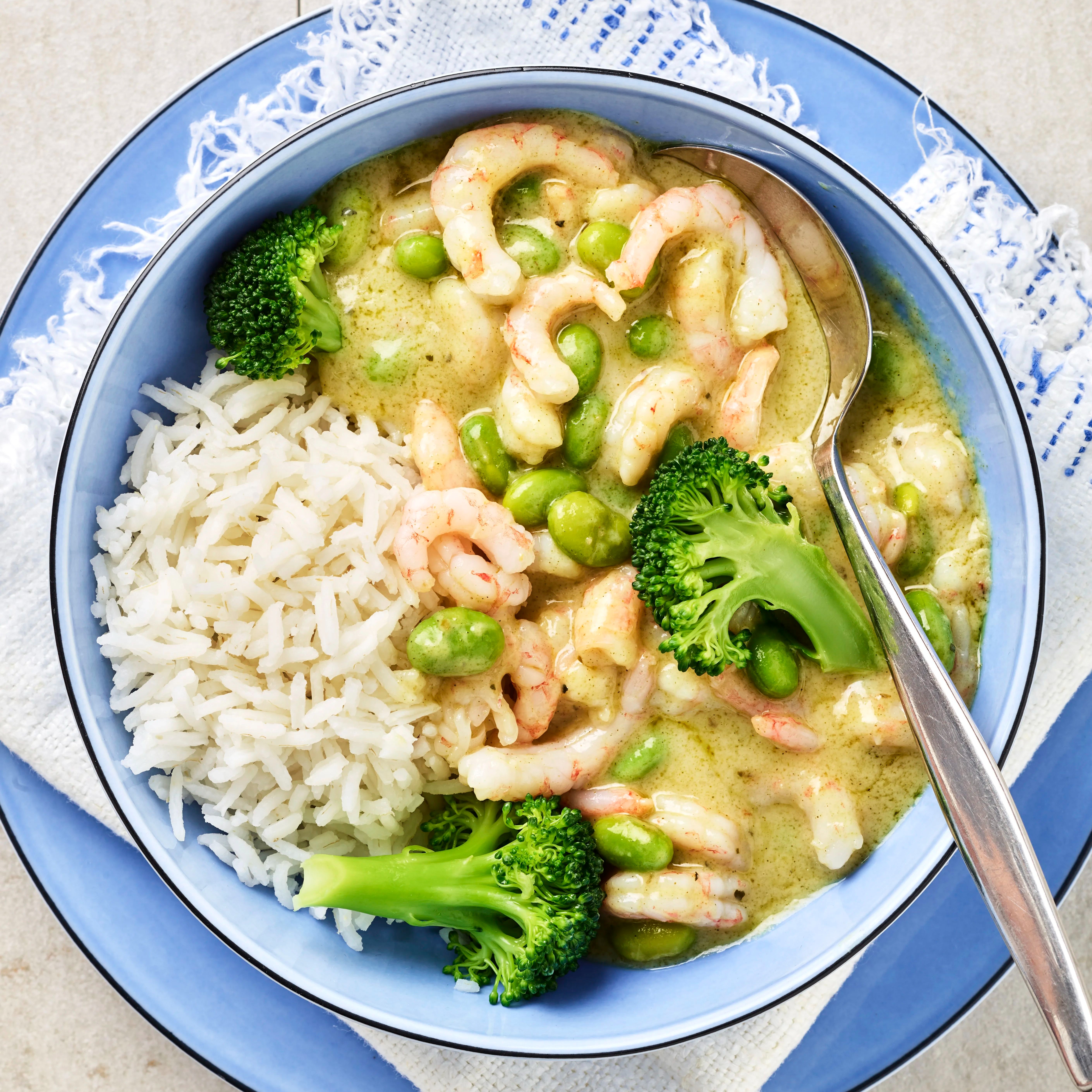 Räkor i grön curry med bönor och broccoli