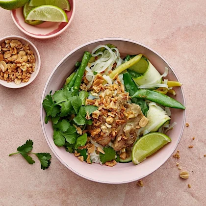 Nudlar med kyckling i grön curry