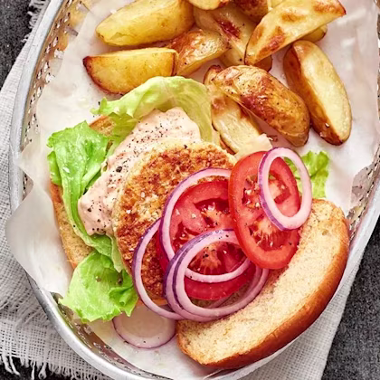 Cashewburgare med gurkyoghurt