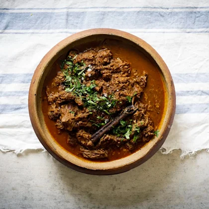 Långkokt chili på högrev med choklad